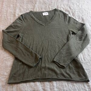 Stitches and Stripes Olive Knit V-Neck Top Size M Earthy Garden Minimalist Twee